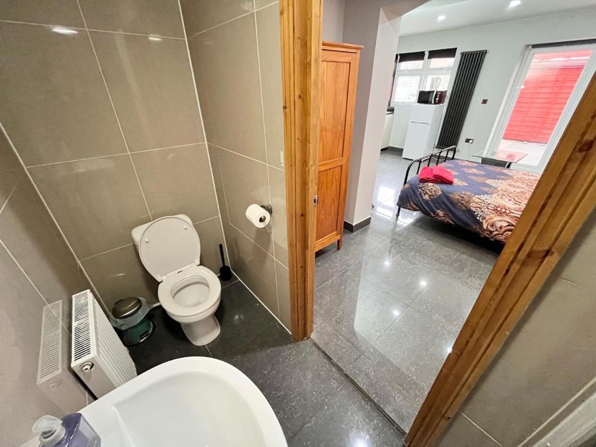 Full Studio Near Heathrow Airport & London Hayes  Dış mekan fotoğraf